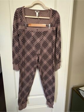 😴😴😴PINK Victoria's Secret Girls' Taupe Plaid Long-Sleeve Pajama Set 💤💤💤